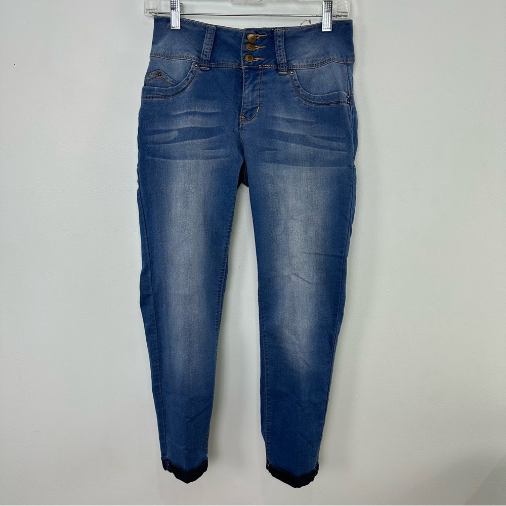 Royalty For Me Wanna Better Butt? Light Wash Cuffed Crop Jegging Size 8 Petite